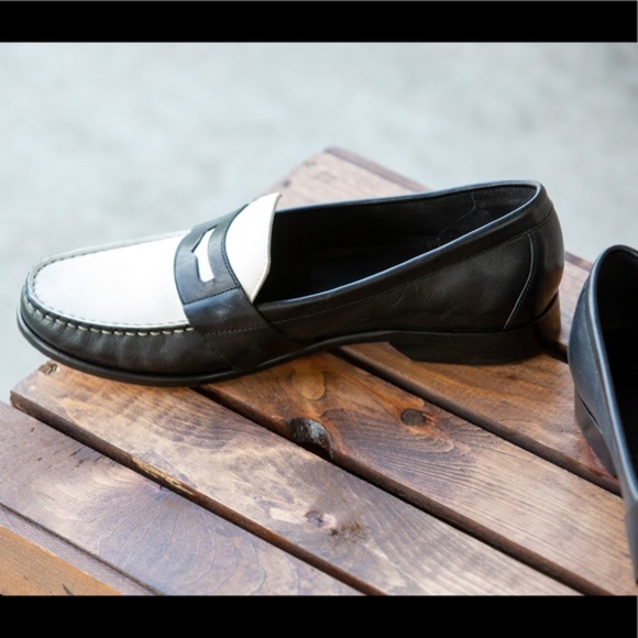 Classic Women's Cole Haan Spectator Penny B/W - Picture 14 of 17